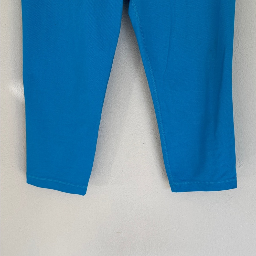 Under Armour all season gear electric blue fitted low rise capri leggings medium - Picture 4 of 9